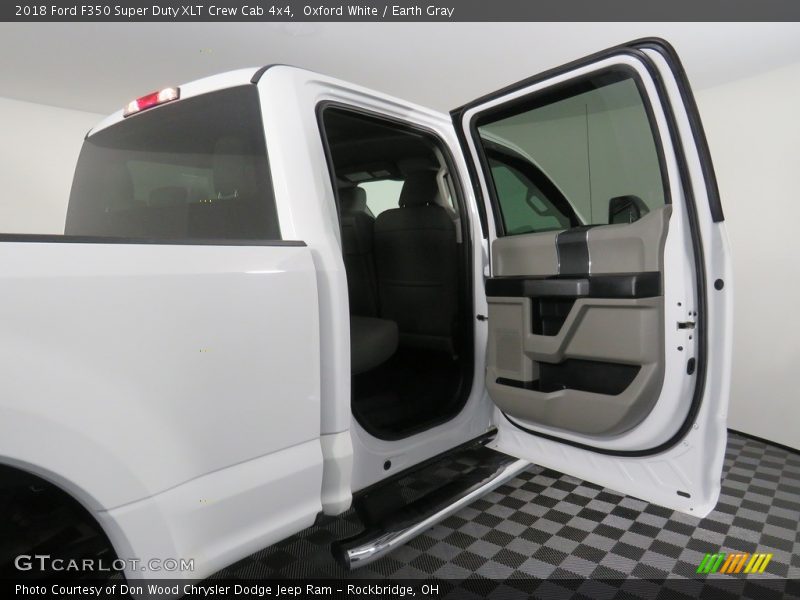 Oxford White / Earth Gray 2018 Ford F350 Super Duty XLT Crew Cab 4x4