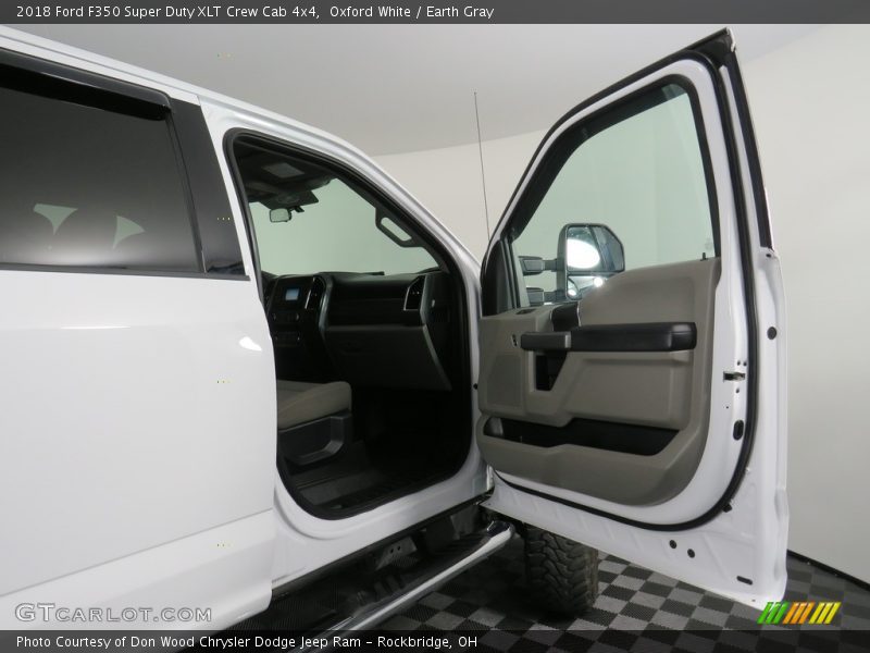 Oxford White / Earth Gray 2018 Ford F350 Super Duty XLT Crew Cab 4x4