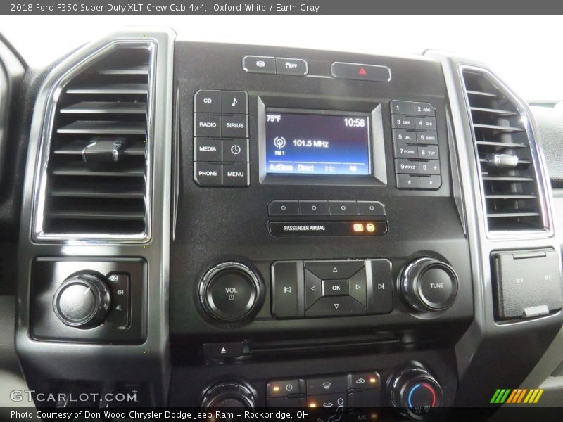 Oxford White / Earth Gray 2018 Ford F350 Super Duty XLT Crew Cab 4x4