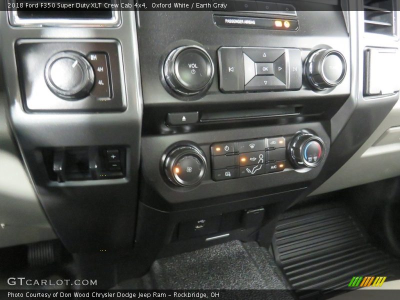 Oxford White / Earth Gray 2018 Ford F350 Super Duty XLT Crew Cab 4x4