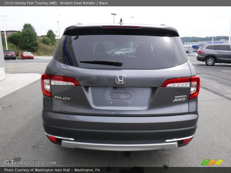 Modern Steel Metallic / Black 2019 Honda Pilot Touring AWD