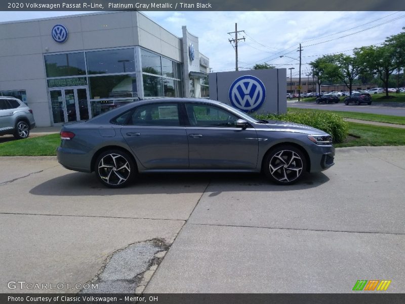 Platinum Gray Metallic / Titan Black 2020 Volkswagen Passat R-Line