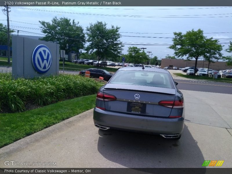 Platinum Gray Metallic / Titan Black 2020 Volkswagen Passat R-Line