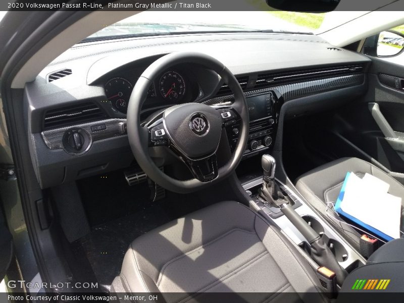 Platinum Gray Metallic / Titan Black 2020 Volkswagen Passat R-Line