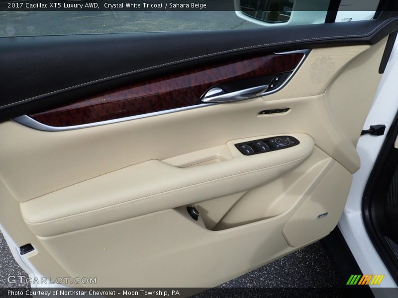 Crystal White Tricoat / Sahara Beige 2017 Cadillac XT5 Luxury AWD