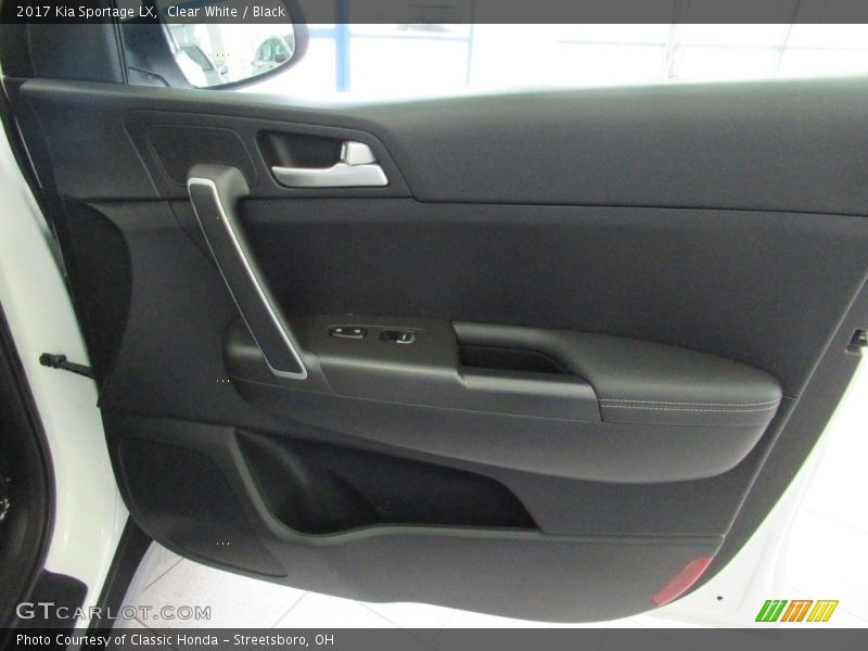 Clear White / Black 2017 Kia Sportage LX