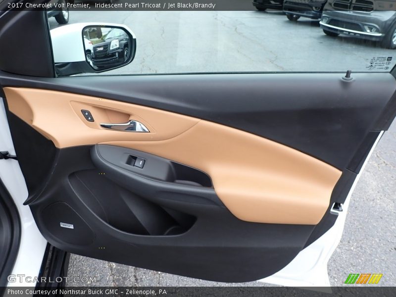 Iridescent Pearl Tricoat / Jet Black/Brandy 2017 Chevrolet Volt Premier