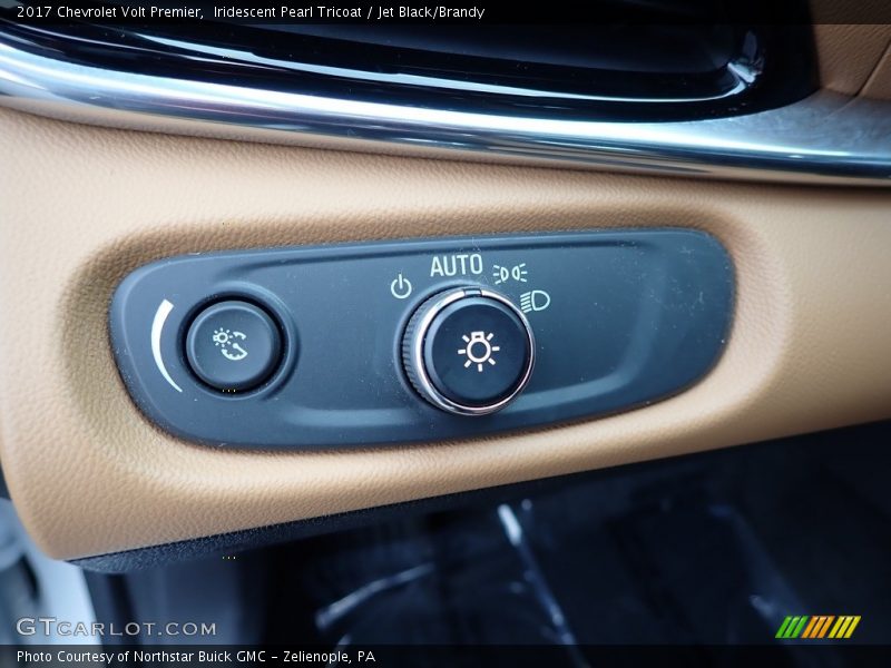 Iridescent Pearl Tricoat / Jet Black/Brandy 2017 Chevrolet Volt Premier