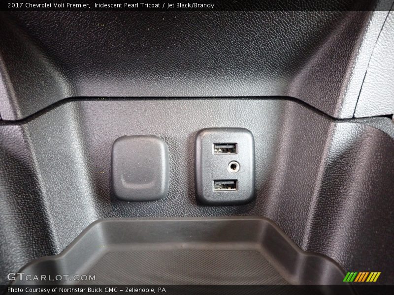 Iridescent Pearl Tricoat / Jet Black/Brandy 2017 Chevrolet Volt Premier