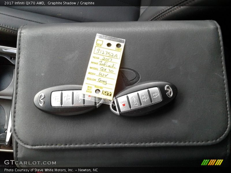 Keys of 2017 QX70 AWD