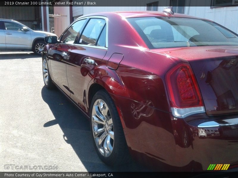 Velvet Red Pearl / Black 2019 Chrysler 300 Limited