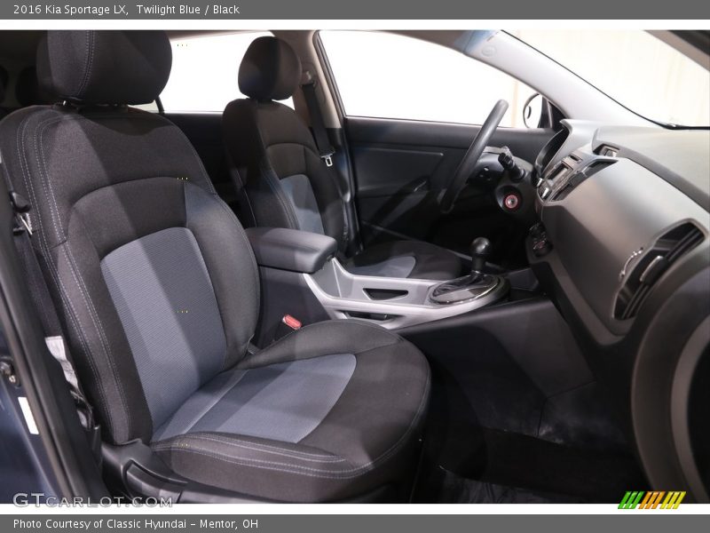 Front Seat of 2016 Sportage LX