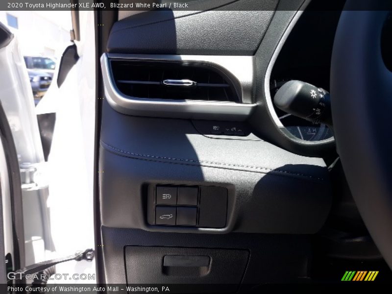 Blizzard White Pearl / Black 2020 Toyota Highlander XLE AWD