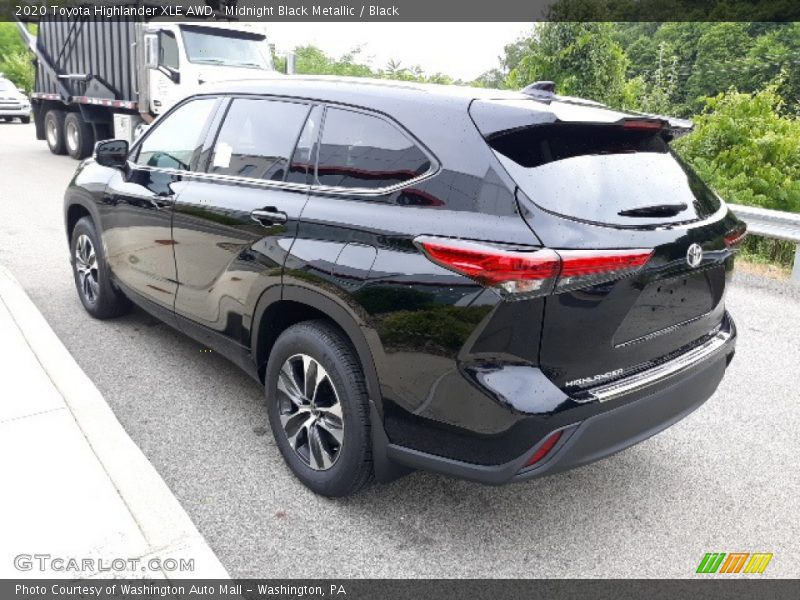 Midnight Black Metallic / Black 2020 Toyota Highlander XLE AWD