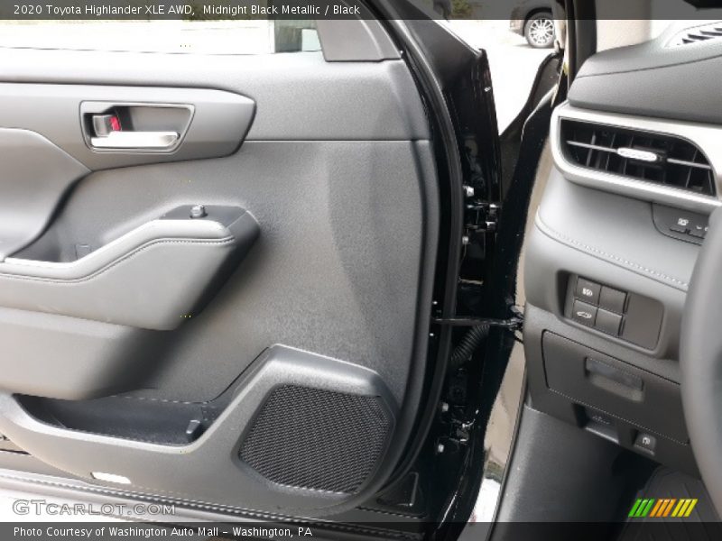 Midnight Black Metallic / Black 2020 Toyota Highlander XLE AWD