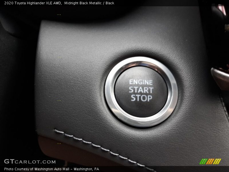 Midnight Black Metallic / Black 2020 Toyota Highlander XLE AWD