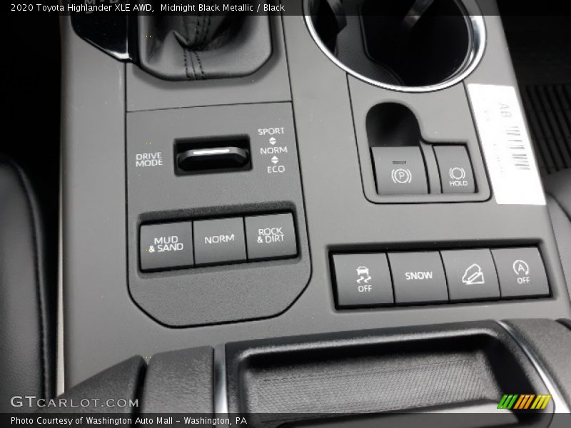 Midnight Black Metallic / Black 2020 Toyota Highlander XLE AWD