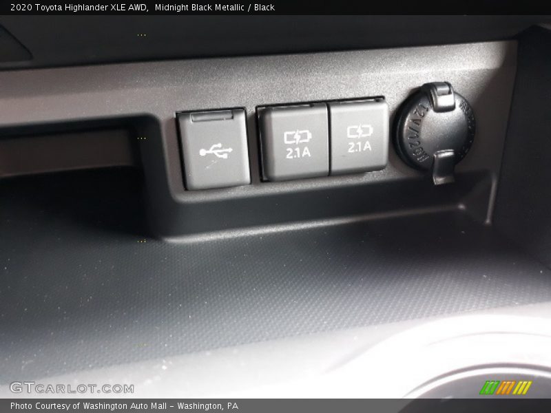 Midnight Black Metallic / Black 2020 Toyota Highlander XLE AWD