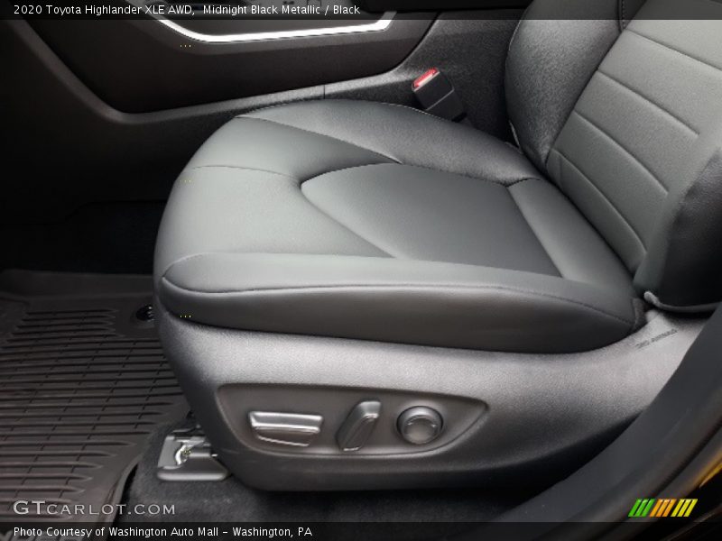 Midnight Black Metallic / Black 2020 Toyota Highlander XLE AWD