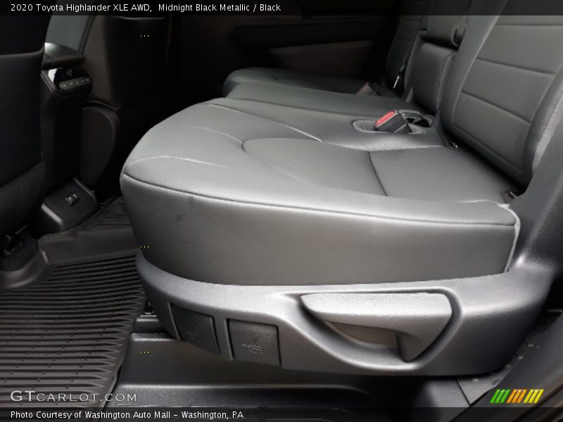 Midnight Black Metallic / Black 2020 Toyota Highlander XLE AWD