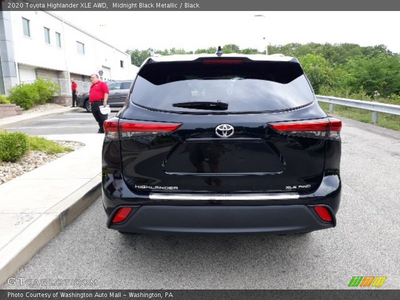 Midnight Black Metallic / Black 2020 Toyota Highlander XLE AWD