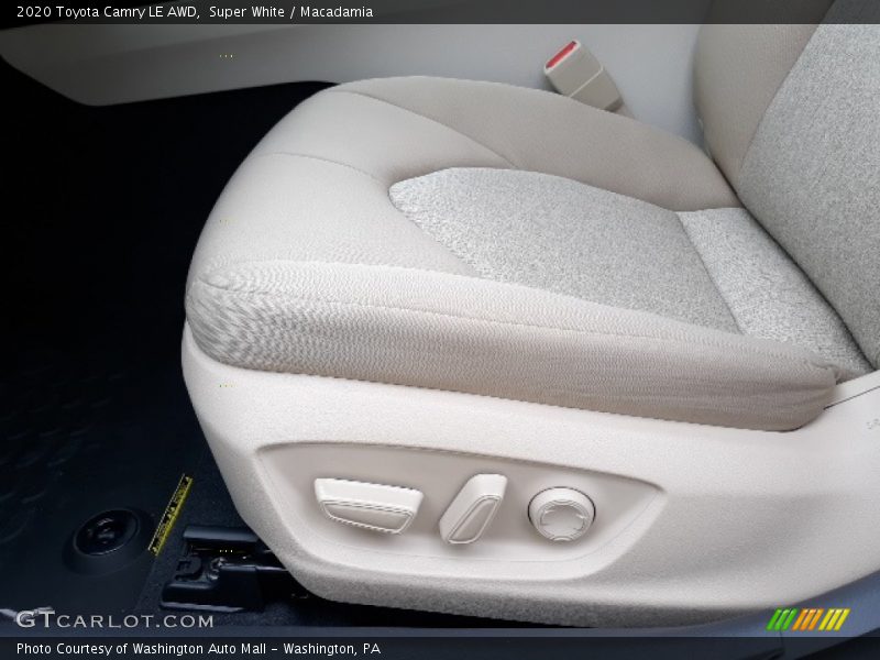 Super White / Macadamia 2020 Toyota Camry LE AWD
