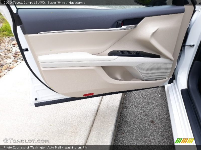 Super White / Macadamia 2020 Toyota Camry LE AWD