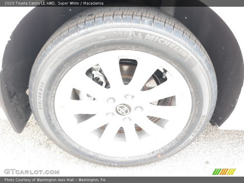 Super White / Macadamia 2020 Toyota Camry LE AWD