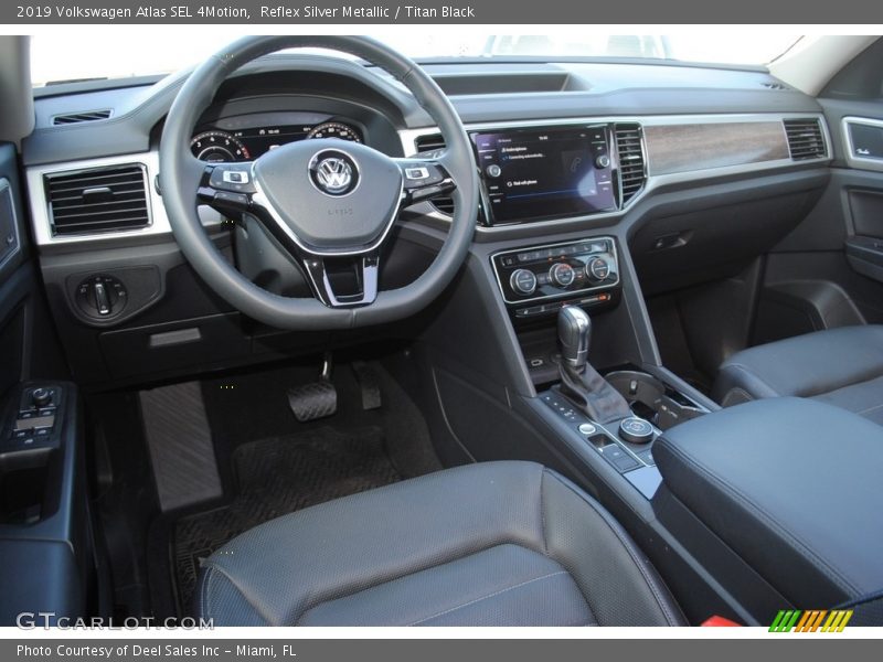 Reflex Silver Metallic / Titan Black 2019 Volkswagen Atlas SEL 4Motion