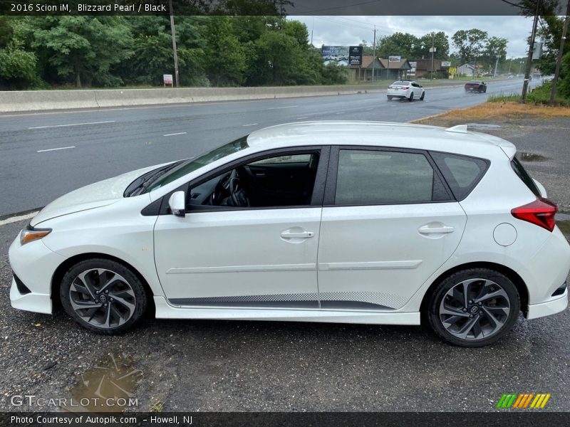 Blizzard Pearl / Black 2016 Scion iM