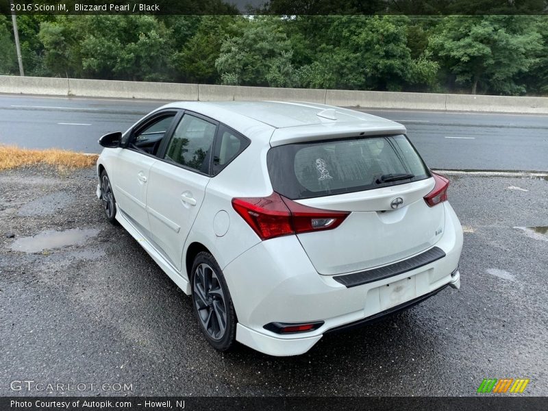 Blizzard Pearl / Black 2016 Scion iM