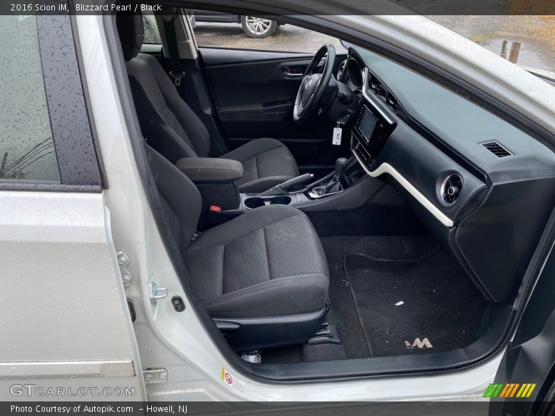 Blizzard Pearl / Black 2016 Scion iM