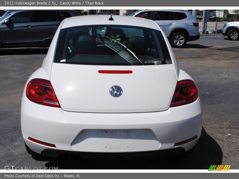Candy White / Titan Black 2012 Volkswagen Beetle 2.5L