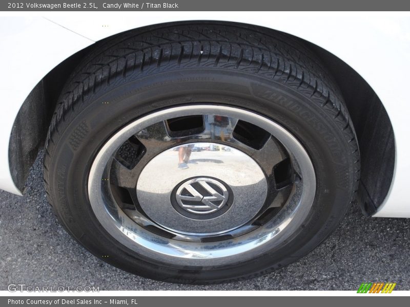 Candy White / Titan Black 2012 Volkswagen Beetle 2.5L