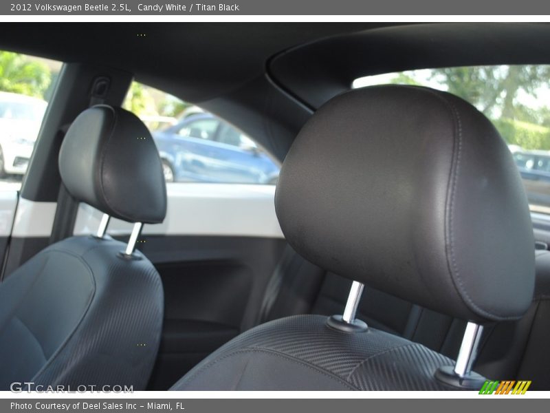 Candy White / Titan Black 2012 Volkswagen Beetle 2.5L