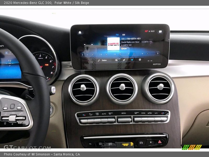 Polar White / Silk Beige 2020 Mercedes-Benz GLC 300