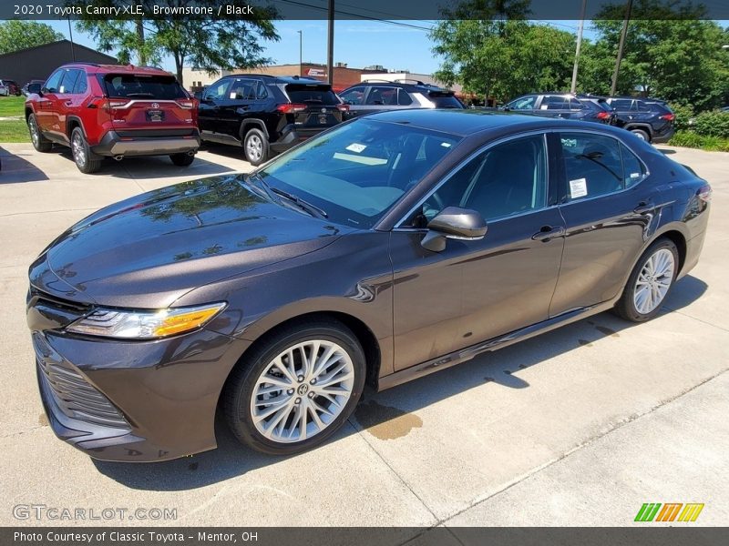 Brownstone / Black 2020 Toyota Camry XLE