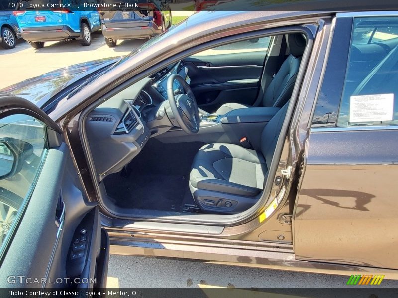 Brownstone / Black 2020 Toyota Camry XLE