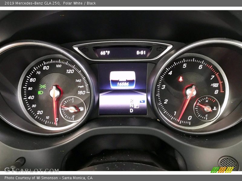 Polar White / Black 2019 Mercedes-Benz GLA 250