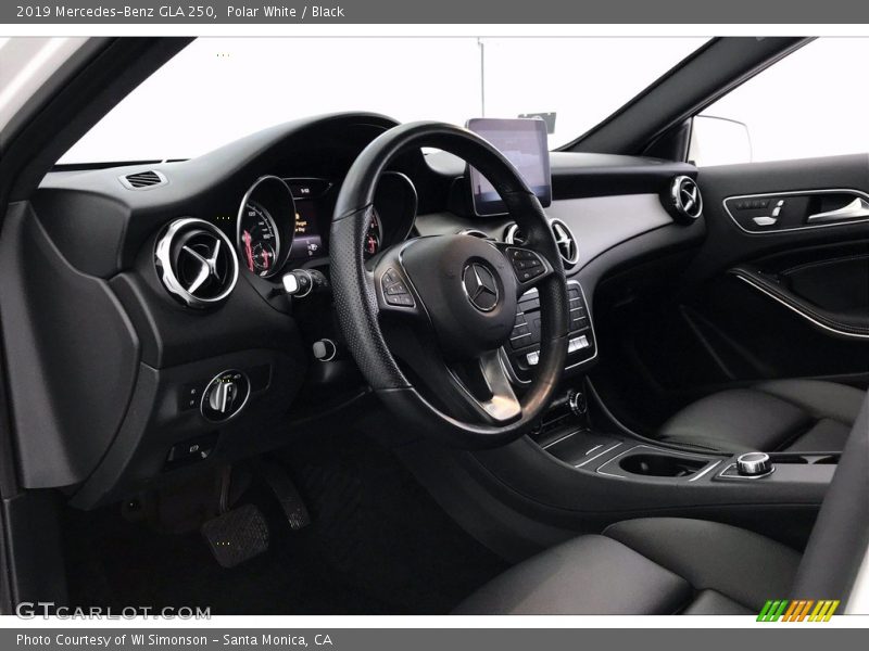 Polar White / Black 2019 Mercedes-Benz GLA 250