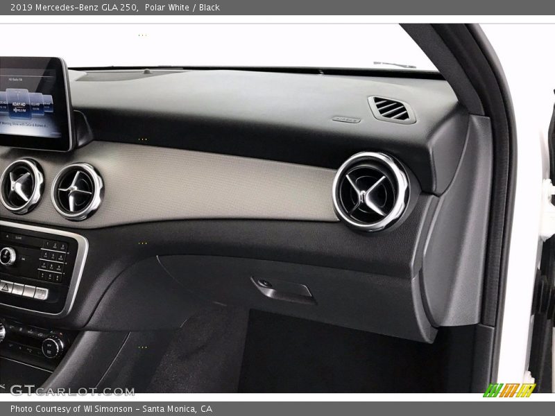 Polar White / Black 2019 Mercedes-Benz GLA 250