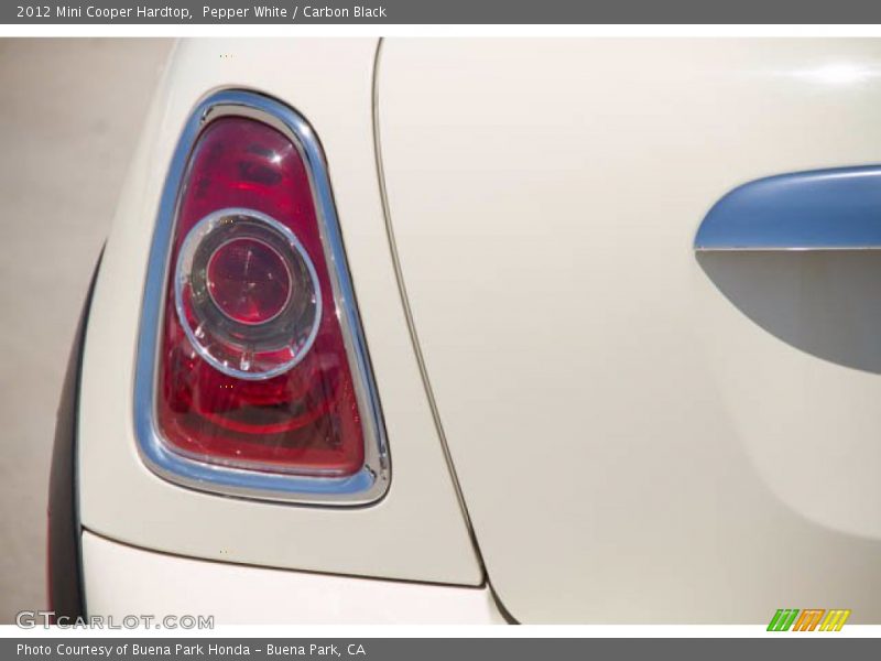 Pepper White / Carbon Black 2012 Mini Cooper Hardtop