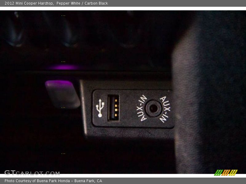 Pepper White / Carbon Black 2012 Mini Cooper Hardtop