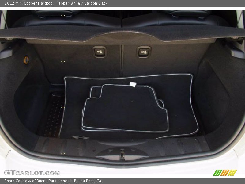 Pepper White / Carbon Black 2012 Mini Cooper Hardtop