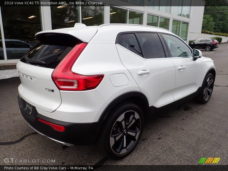 Ice White / Charcoal 2019 Volvo XC40 T5 Inscription AWD