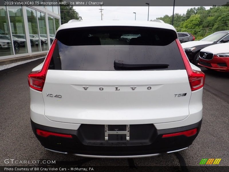 Ice White / Charcoal 2019 Volvo XC40 T5 Inscription AWD