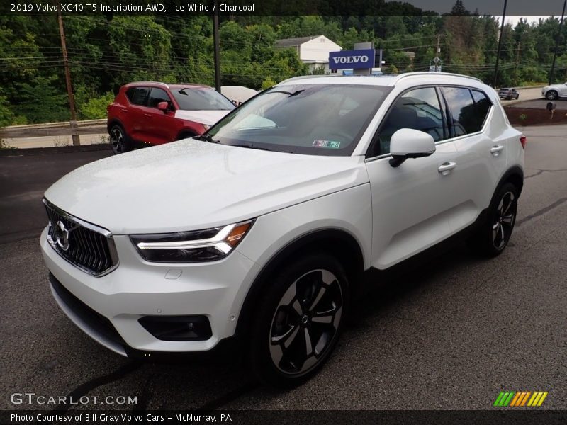 Ice White / Charcoal 2019 Volvo XC40 T5 Inscription AWD