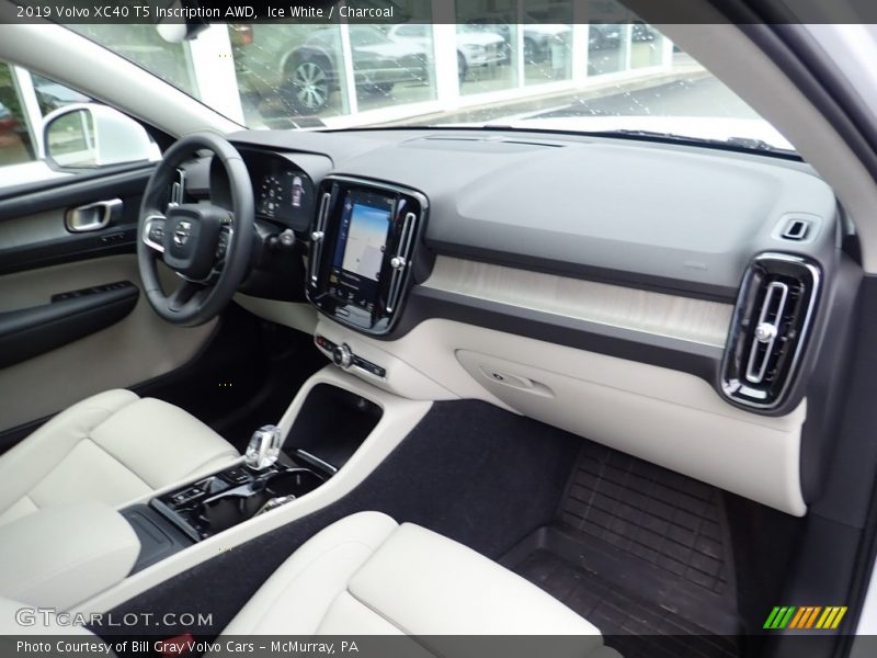 Ice White / Charcoal 2019 Volvo XC40 T5 Inscription AWD