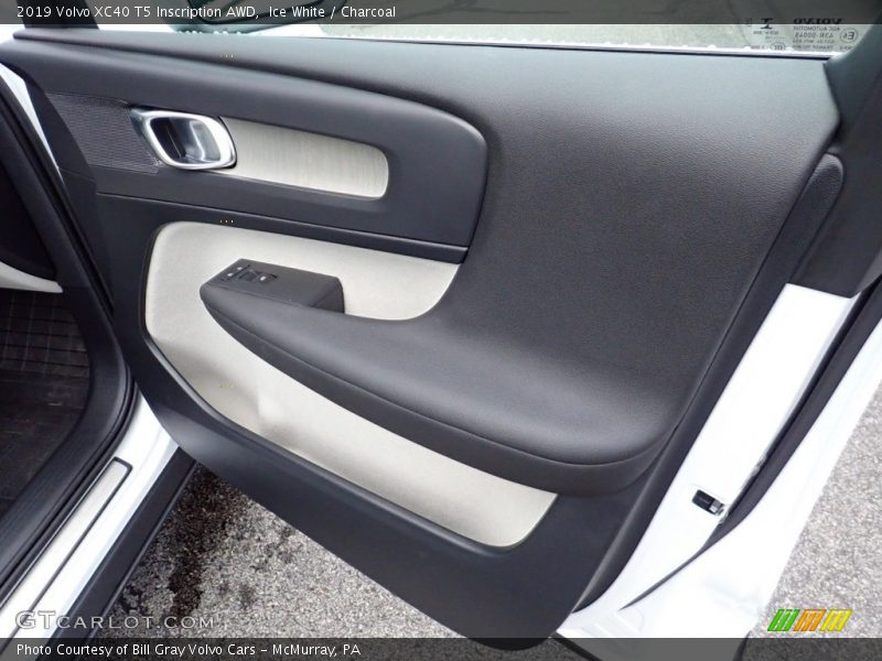 Ice White / Charcoal 2019 Volvo XC40 T5 Inscription AWD