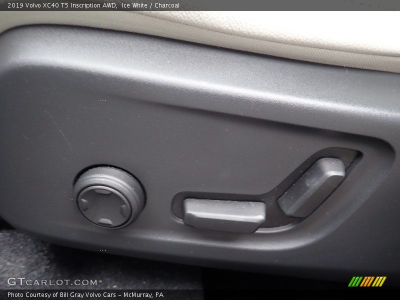 Ice White / Charcoal 2019 Volvo XC40 T5 Inscription AWD